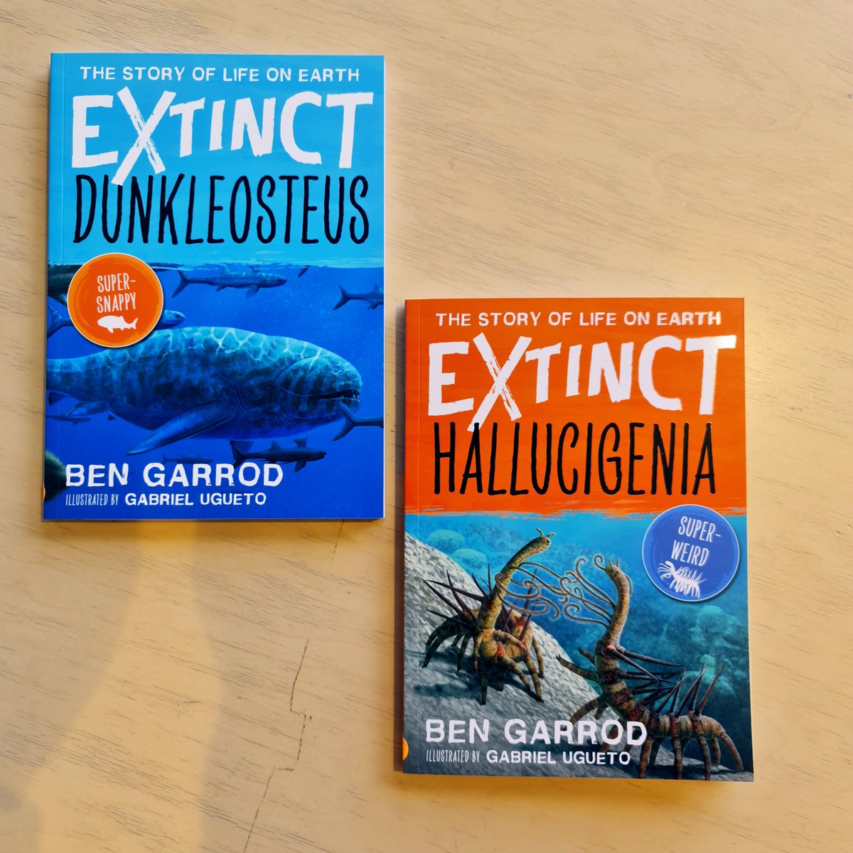 You can now get the first two books in the #Extinct series by @Ben_garrod in paperback! Meet the super-weird #Hallucigenia and the super-snappy #Dunkleosteus, featuring gorgeous illustrations by @SerpenIllus Start your paperback collection today: amzn.to/3BNlAQ4