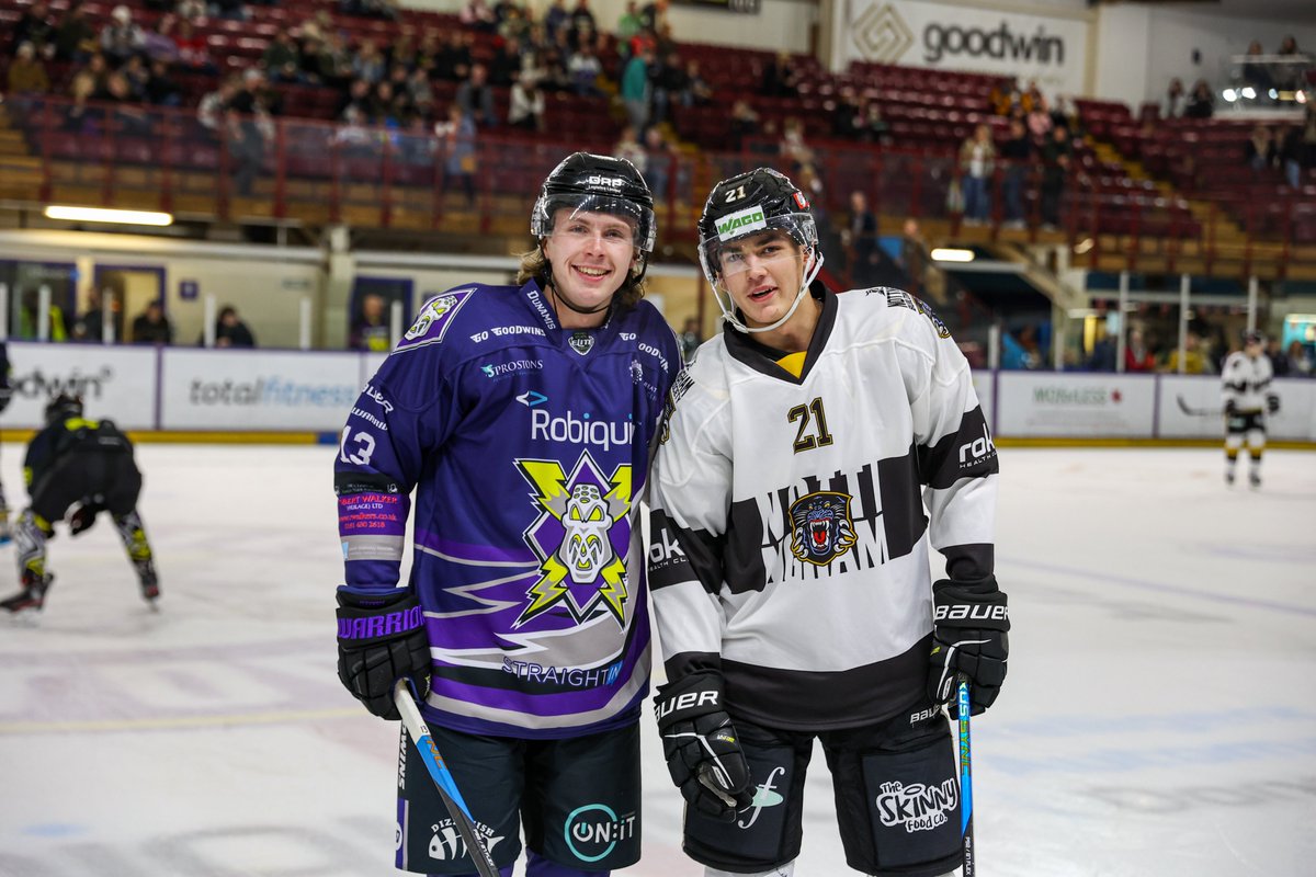 Tonight! | #EIHL 

<a href="/PanthersIHC/">Nottingham Panthers</a> 🆚 <a href="/Mcr_Storm/">Manchester Storm | #TakeShelter</a>  

⏰ 1900
🏆 @PremierSportsTV Cup
📺 nottinghampanthers.tv
🎟 motorpointarenanottingham.com/Online/article…
📊 eliteleague.co.uk/game/3978-not-…