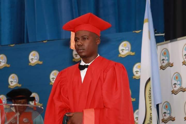 limpopo_tribune's tweet photo. The University of Limpopo held it's Spring Graduation Ceremony yesterday. Among notable faces at the graduations were entertainer Thabo Mokiri , Dr Kgasago affectionately known as Stylish Dj to name but few. Congratulations to all graduates of the UL. #ULGraduations2022 https://t.co/a8IMVYRRs8
