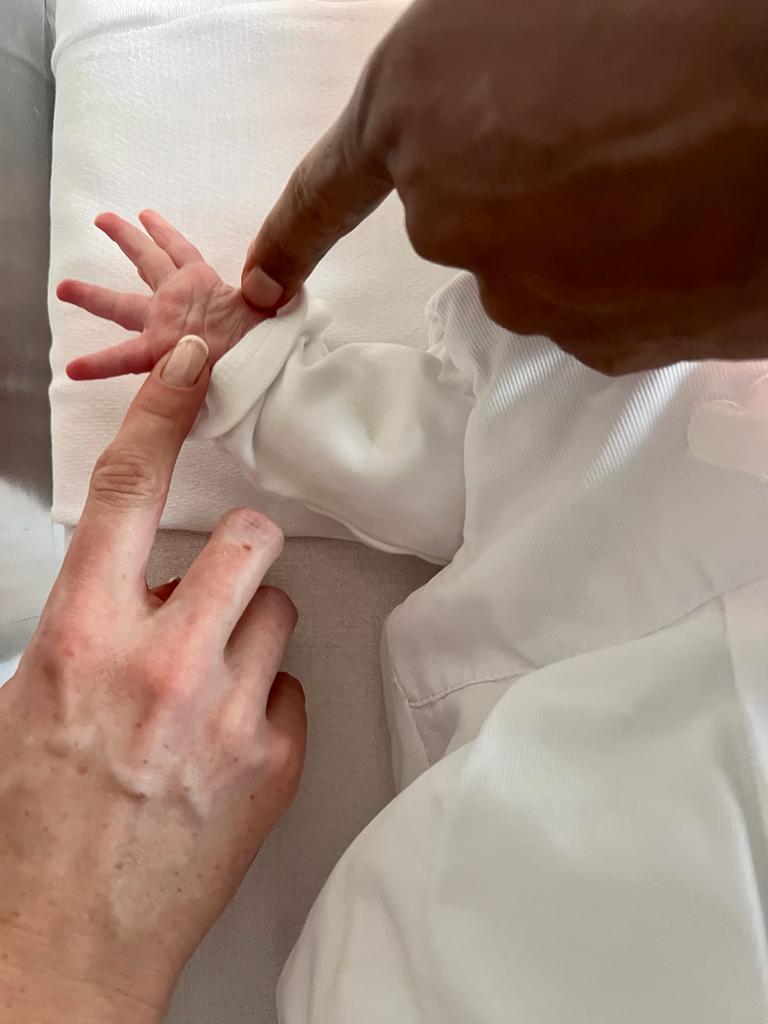 I had the most amazing night of my life, which ended with the most beautiful gift around 6:00Am.
Elina was strong and brave💪🏾🙏🏾
I can t thx enough my wife and God for this special moment 🙏🏾
Welcome to the world my little princess SKAÏ ❤️