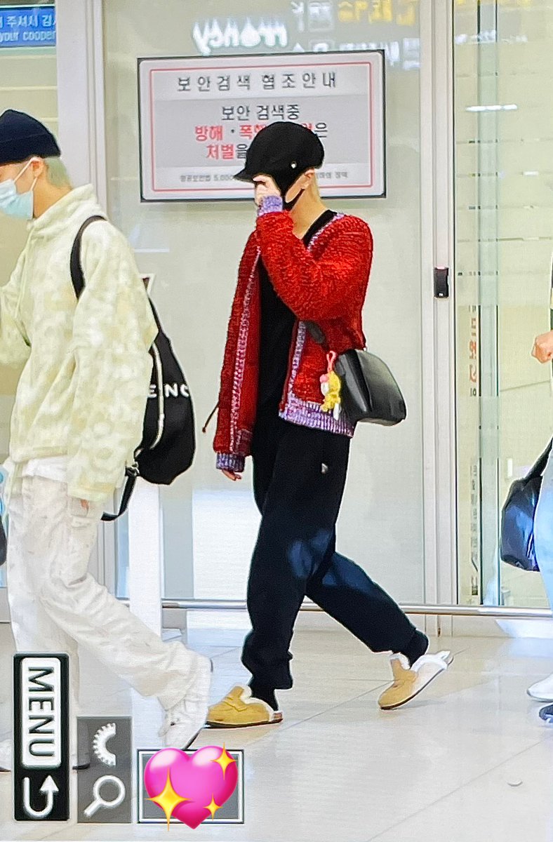 ovr_log's tweet photo. 221015 #유타 #YUTA #NCT127 https://t.co/j8k6HMR9dh