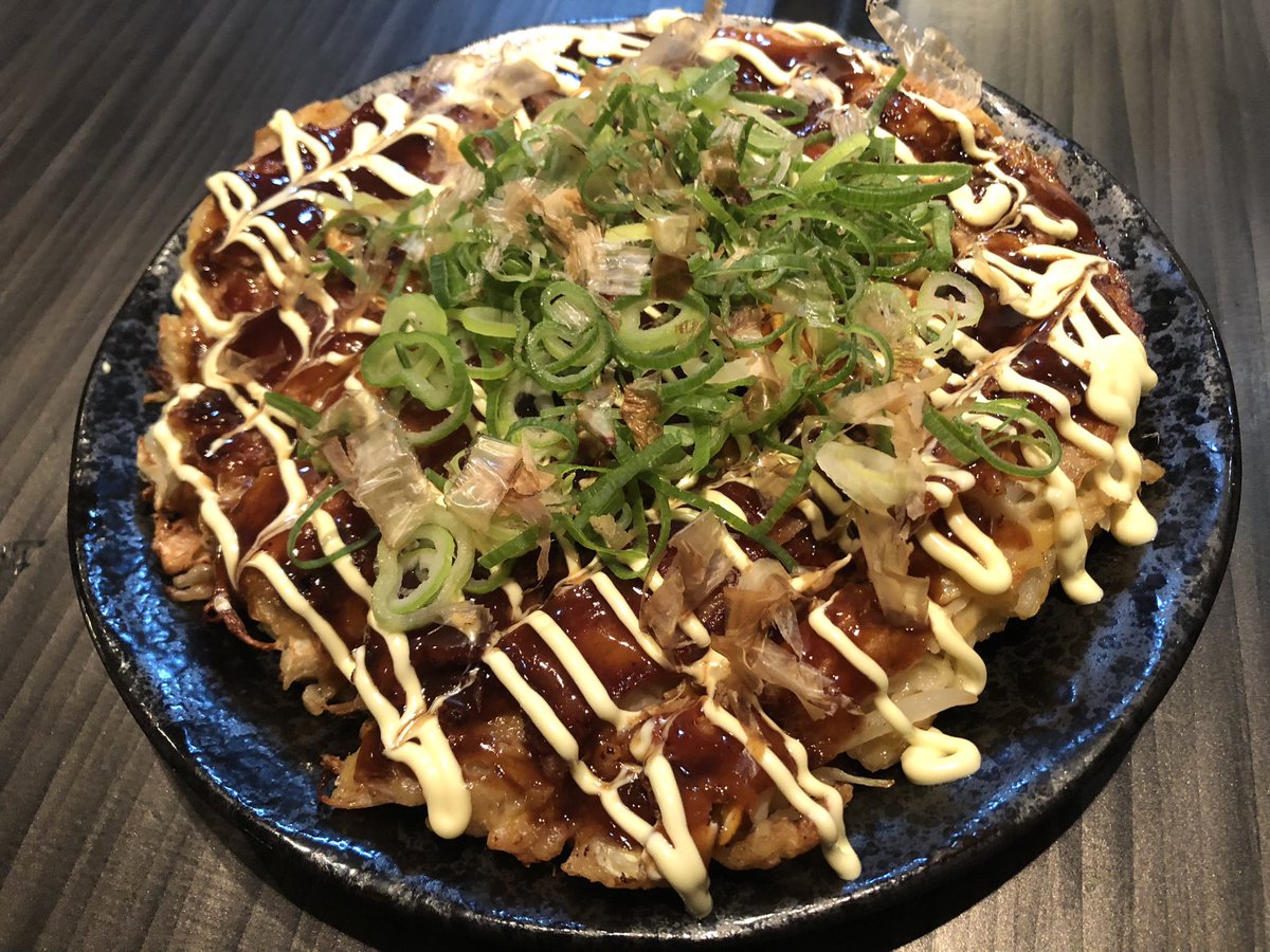 残ったもやしを食べましょう！という事で晩御飯はチーズたっぷりの『豚玉 お好み焼き』♪♪♪