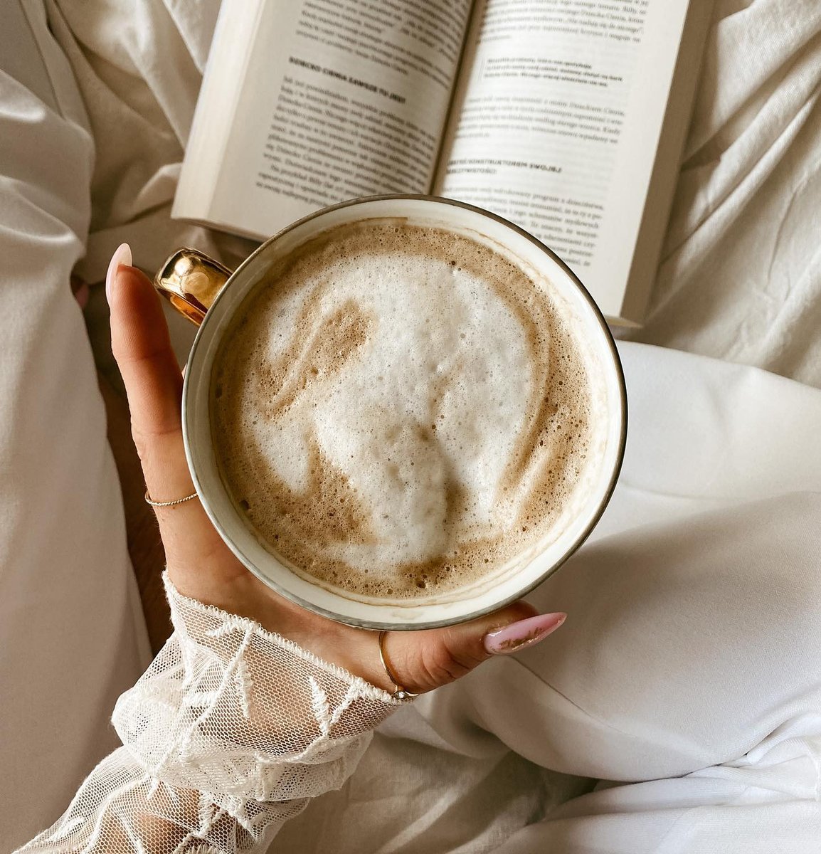 WallisFashion's tweet photo. Cosy season is among us! Hot drinks at the ready βοΈπ«Ά
What is your drink of choice during this time of the year?
πΈ @edyta_tymosiak
#foreverwallis #wallisfashion #wallisloves #cosy #coffee #photooftheday https://t.co/ixmsmOeERB