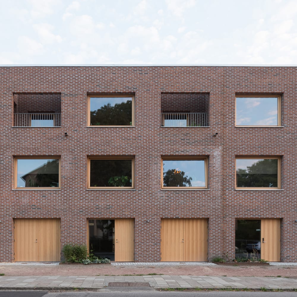 divisare_'s tweet photo. TWELVE HOUSES by FÖRSTBERG LING
Photos by: MARKUS LINDEROTH
@forstberg_ling
@markuslinderoth
To see more: https://t.co/LSPypN5wuC
#architecture #architecturalmodels #bricksfacades #duplex #kitchens #residentialcomplexes #scandinavianinteriors https://t.co/bFl1J1JJyu
