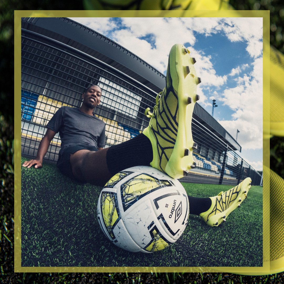 TWIST TIME  🔀

ProWeave technology with multi-zonal stretch fits you like a second skin.

Velocita Alchemist Pro

📲bit.ly/3SkfYUs 

#umbro #velocitaalchemist  #twisttime  #thisisourgame