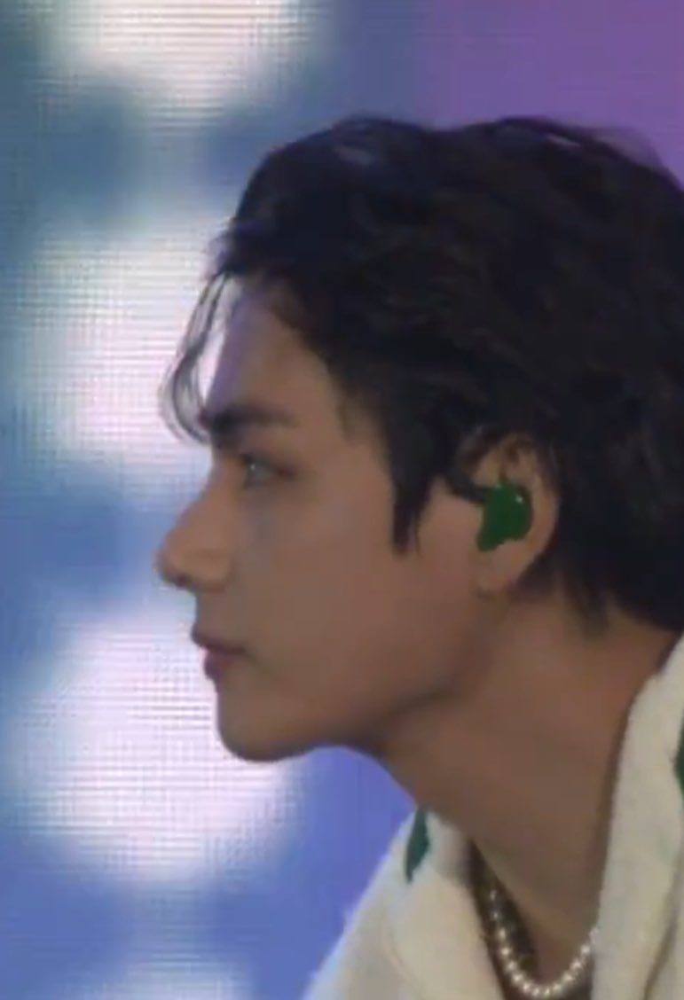 Taehyungimpact's tweet photo. Kim taehyung has the finest side profile 🔥 https://t.co/zIrseuGYCc