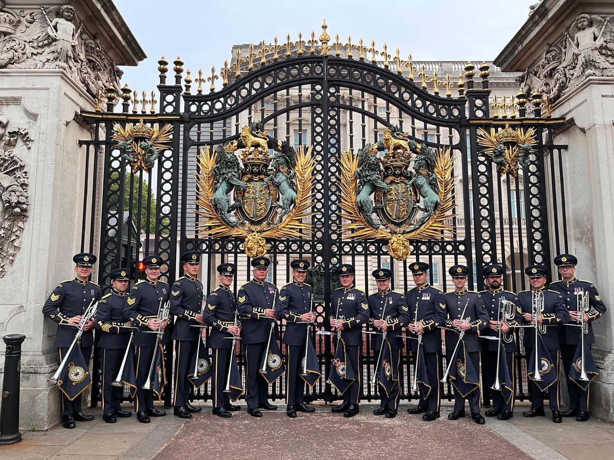Today the #FanfareTeam of the Band of the @RoyalAirForce #Regiment will perform Peter Graham’s ‘Festfanfare’ at the @RoyalAlbertHall as part of the National Brass Band Championships of Great Britain - @kapitol_promo 🎺 

#RAFMusic 🎺✈️🥁

#NationalFinals #Finals2022