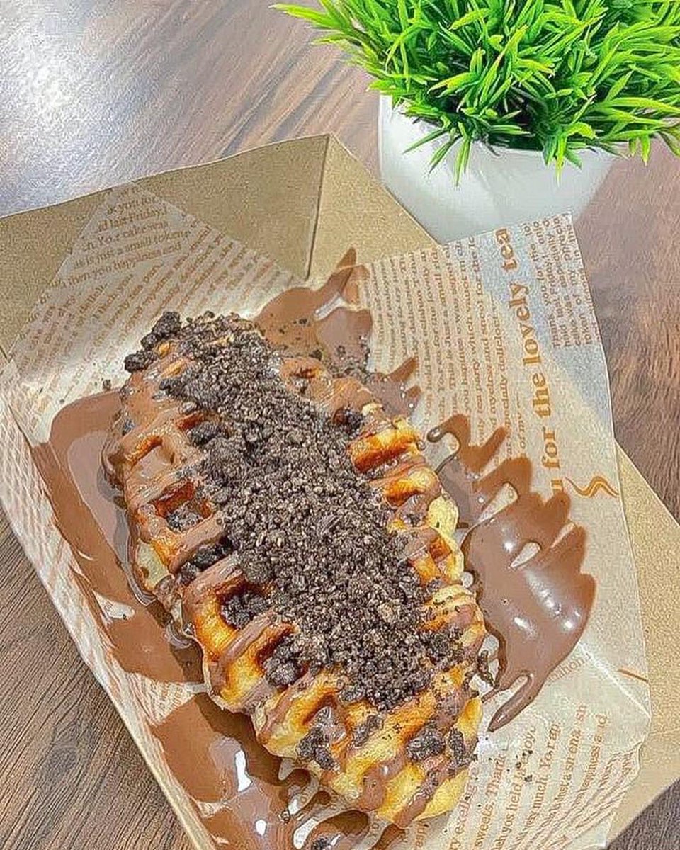 MohKeIpoh's tweet photo. Port makan dessert di Ipoh. Di Meru je kome!

Moh ke Nekmies Cafe. Ada pelbagai jenis dessert. Ada Popia Pisang, Scones, Croffle, Twist Donut, Panna Cotta, Buko Pandan, Premium Cheesecake, Congo Bar &amp; banyak lagi! Serius banyak 😍 https://t.co/xGntYRpNwS