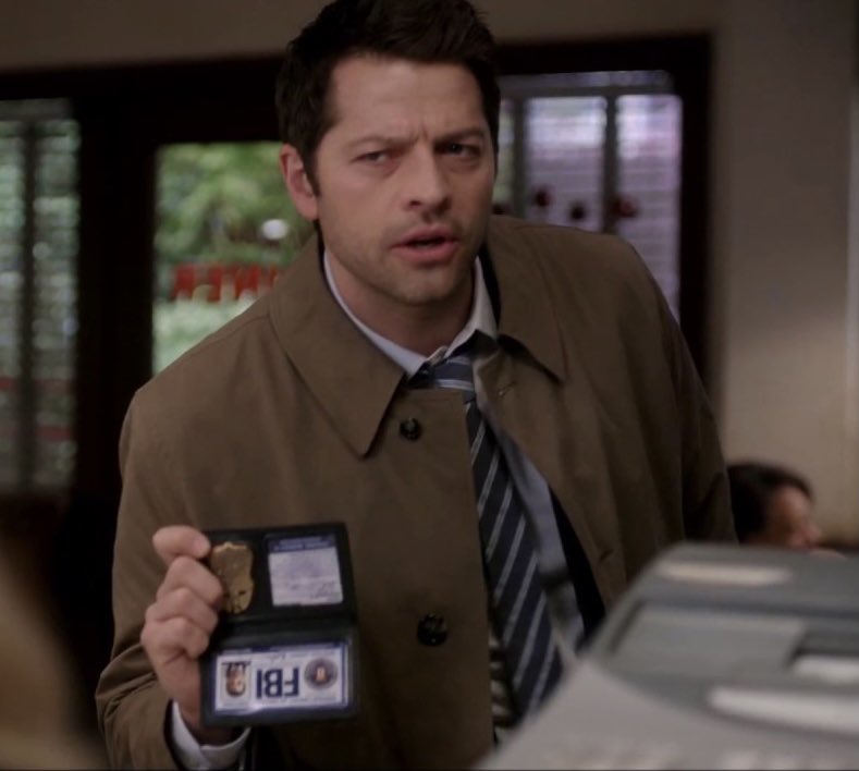 beesfollowcas's tweet image. love of my fuckin life look at his cute lil dork with wings