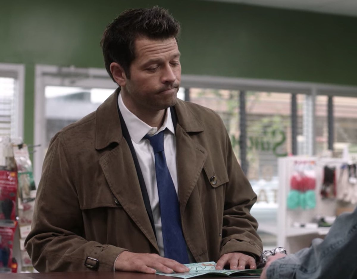 beesfollowcas's tweet image. love of my fuckin life look at his cute lil dork with wings