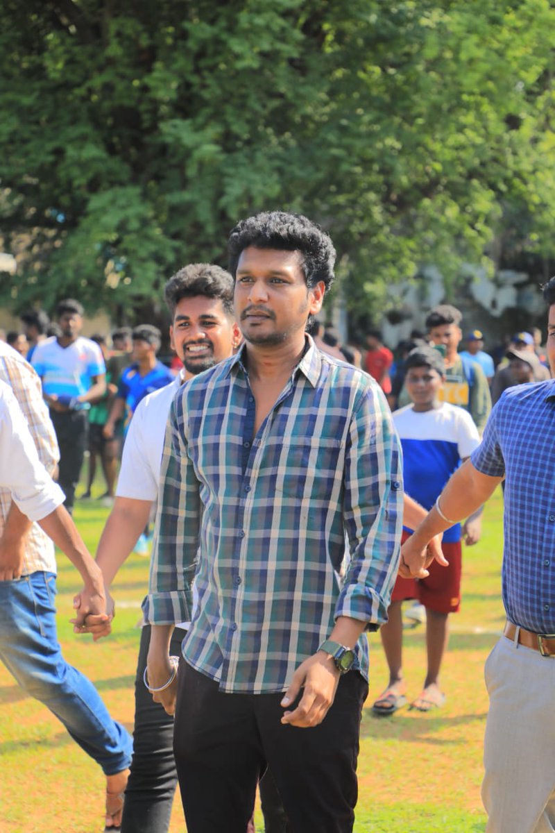 GuRuOffl's tweet photo. Lokesh Na in At YMCA Ground Entered in Aandavar gift Lexus 🤍

#Thalapathy67𓃵  #Lokeshkanagaraj #Thalapathy https://t.co/wc9PLWkPHJ
