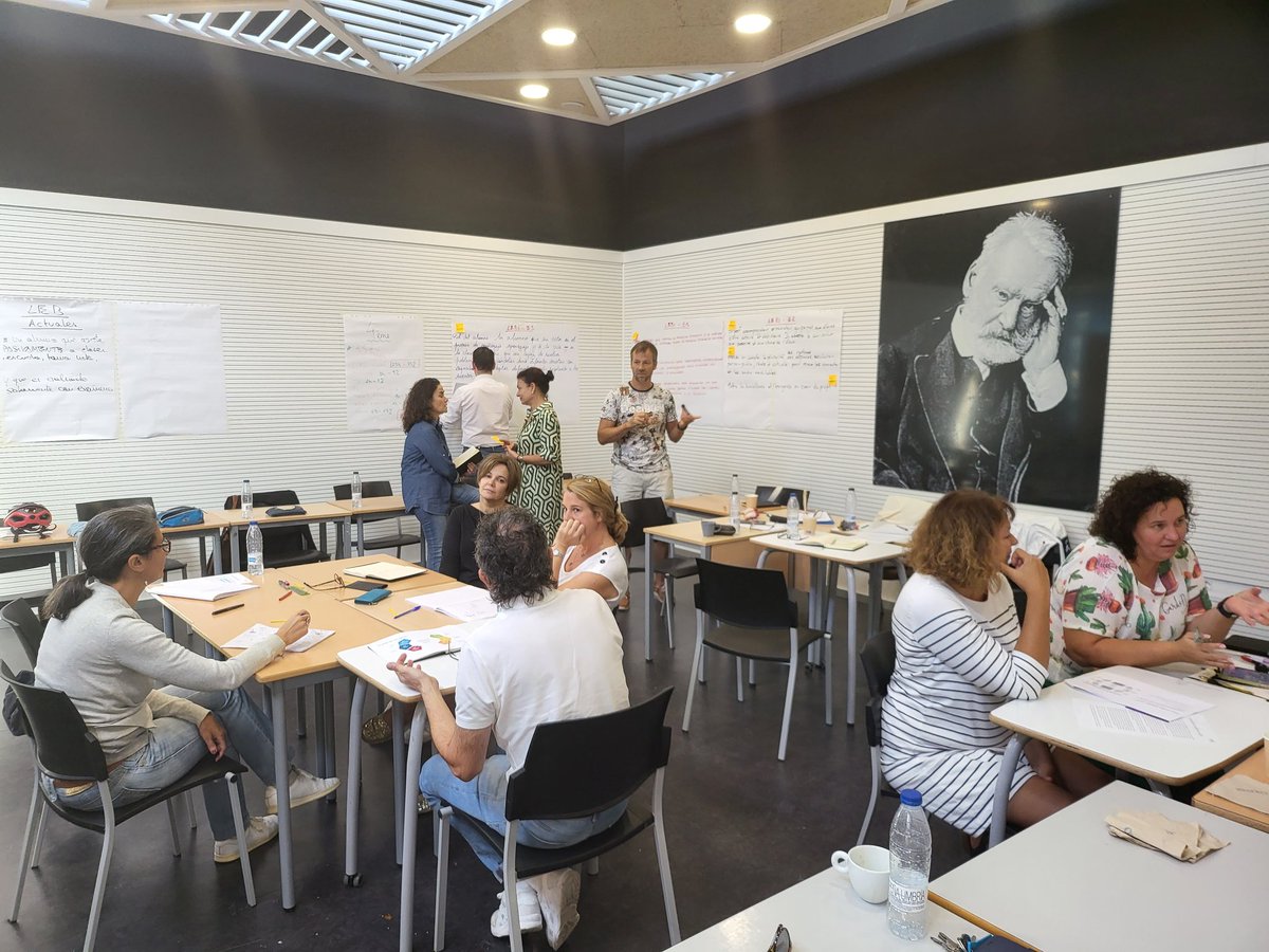 Ayer y hoy, junto con <a href="/jonquerarno/">Jonquera Arnó🎗</a>, en el Liceo Francés de Alicante <a href="/LiceoAlicante/">Liceo Alicante</a>, trabajando en el proyecto de transformación del centro