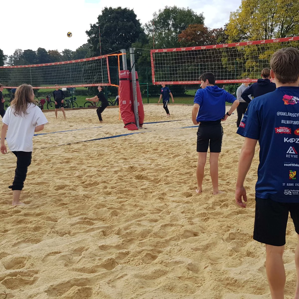 OaklandsCycling's tweet photo. #restweek for our riders in the academy this week after the first block of training &amp; that means 121 goal setting meetings, bike tech workshops with @SimonFlatau general larking around / team building in the sand. @jellybellyuk @sportbeans @oaklandswolvesacademy @oaklandscollege https://t.co/GNtVzRl2Ws