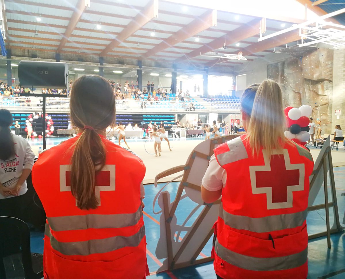 CRGuardamar's tweet photo. Hoy préstamos cobertura sanitaria en el campeonato de Gimnasia Rítmica de #Guardamar,  con gran ambiente y grandes promesas de este deporte.
@CRAlicante @AytoGuardamar_S 
#Concejaliadeportes #CruzRoja #Preventivos #Salud #Deporte https://t.co/WwxfTPaczZ