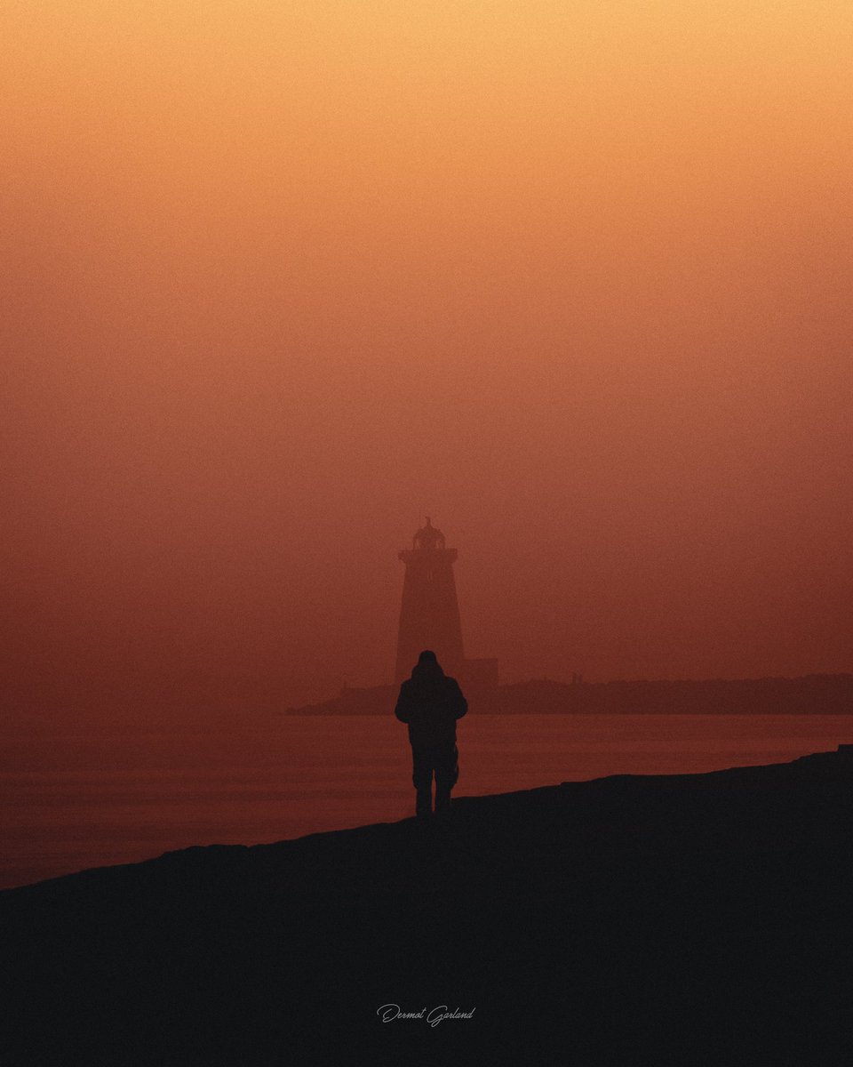 dermotgarland's tweet photo. Moody start at Poolbeg
.
.
.
#lovindublin #igersdublin #tourismireland #visitdublin #dublinexplore #irelandexploring #irishdaily #irelanddaily #dublin #poolbeglighthouse #theirishphotographypodcast #bestofireland #mood #sunrisephotography #foggy #minimalist https://t.co/IkulQlme0M