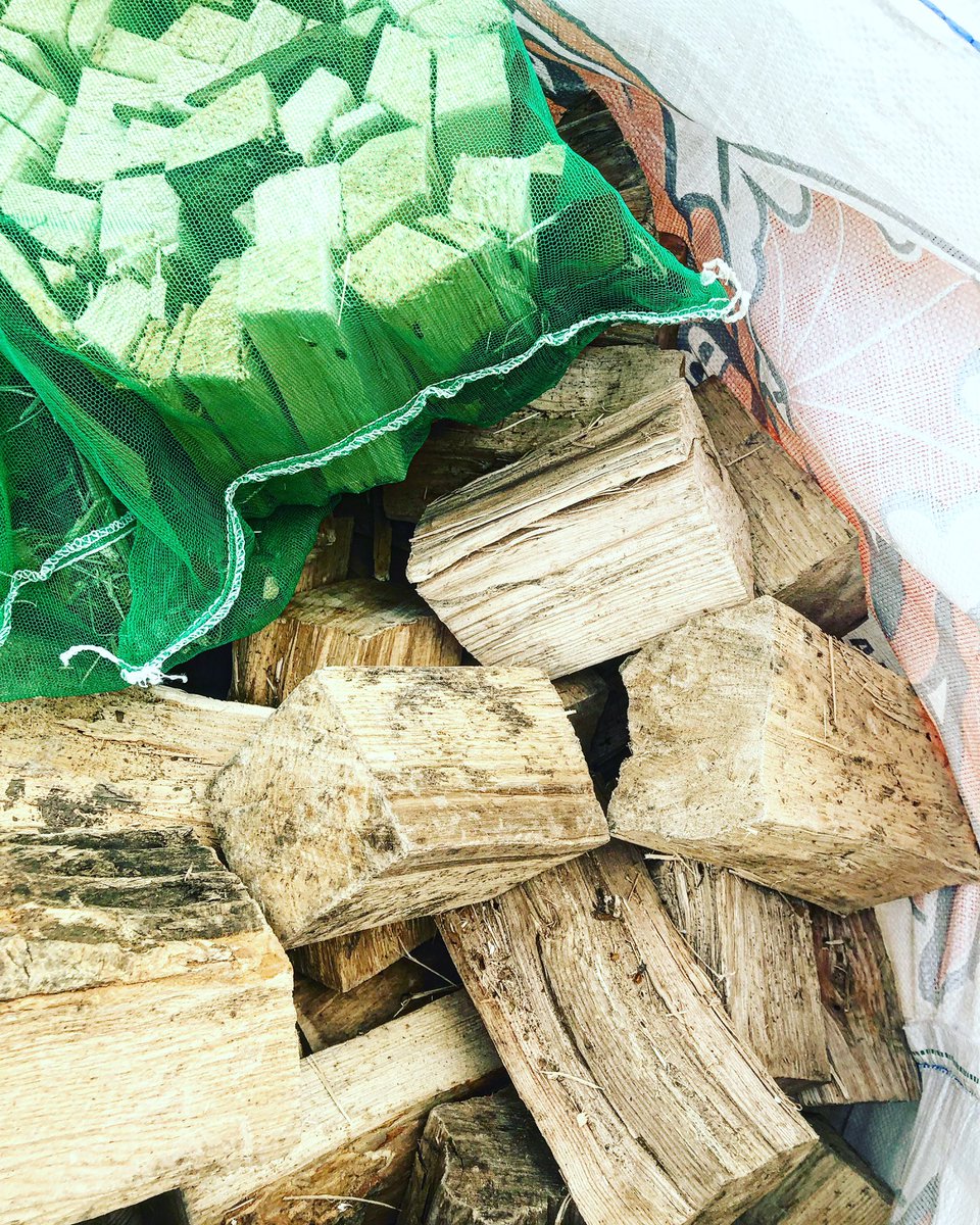 lornasleaning95's tweet photo. NEW BLOG POST: ‘Your Guide to Bulk-Buying Firewood’ 🪵🍂🍁 enjoy, friends! https://t.co/xdR4sCKxb3 💫 #BloggersHutRT #BloggersTribe #BloggersHubRT #ontheblog @BloggersTribe @BloggersHut @BloggersHub_ @WorldBloggersRT https://t.co/VcQ2bnbkw9