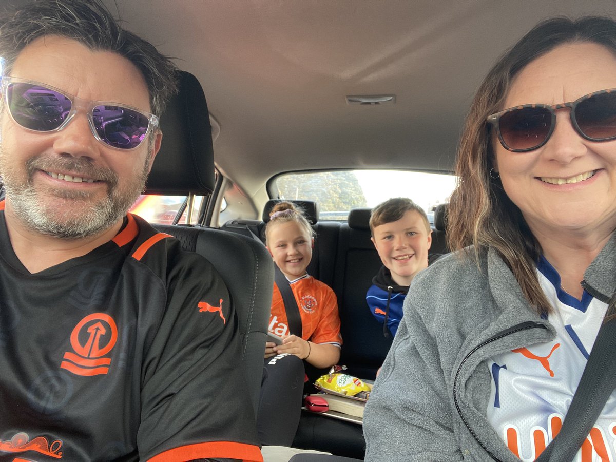 Ok <a href="/BlackpoolFC/">Blackpool FC</a> we’re on our way to Sheffield to hopefully see a repeat performance of last wknd🤞tomorrow is my birthday so I would very much like 3 points as a pressie to me ⚽️🧡#utmp <a href="/CharliePatino10/">Charlie Patiño</a> @DomThompson3 <a href="/Big_Marvv/">Marvin Ekpiteta</a> <a href="/bloomfieldbear/">Bloomfield Bear</a>