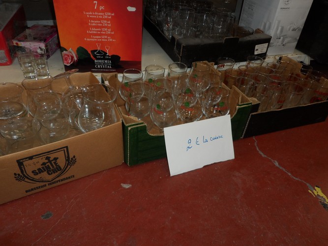 emmausghlin's tweet photo. Venez, on y trouve de tout : du bouton à la salle à manger complète, mais aussi des chambres à coucher, des armoires et garde-robes, des tables, des chaises, des vêtements, des livres, des bibelots, des jeux, de la vaisselle, des vinyles, des dvd's, des vhs, des luminaires, ... https://t.co/pvaiscaaLY
