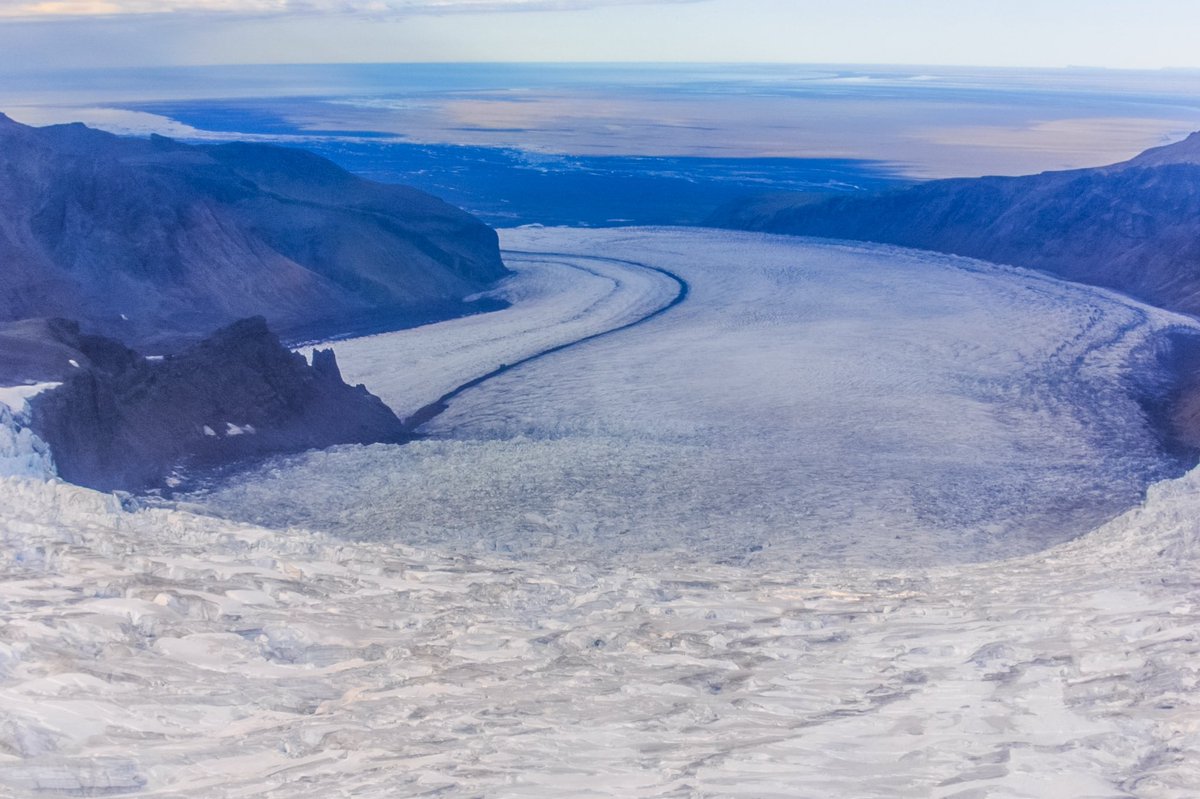 A tongue of the Vatnajokull glacier, the largest of #iceland

#icelandtravel #icelandtour #islanda #vatnajokull #iceberg #glacier #travel #traveltheworld #flight #ghiacciaio #travelpics #ice #ghiaccio #white #bianco #landscape #natura #photography #fotoaerea #desert