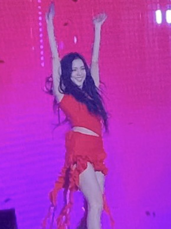 jisoogaIIery's tweet photo. SHE ATE THAT UP https://t.co/UGncNneU28