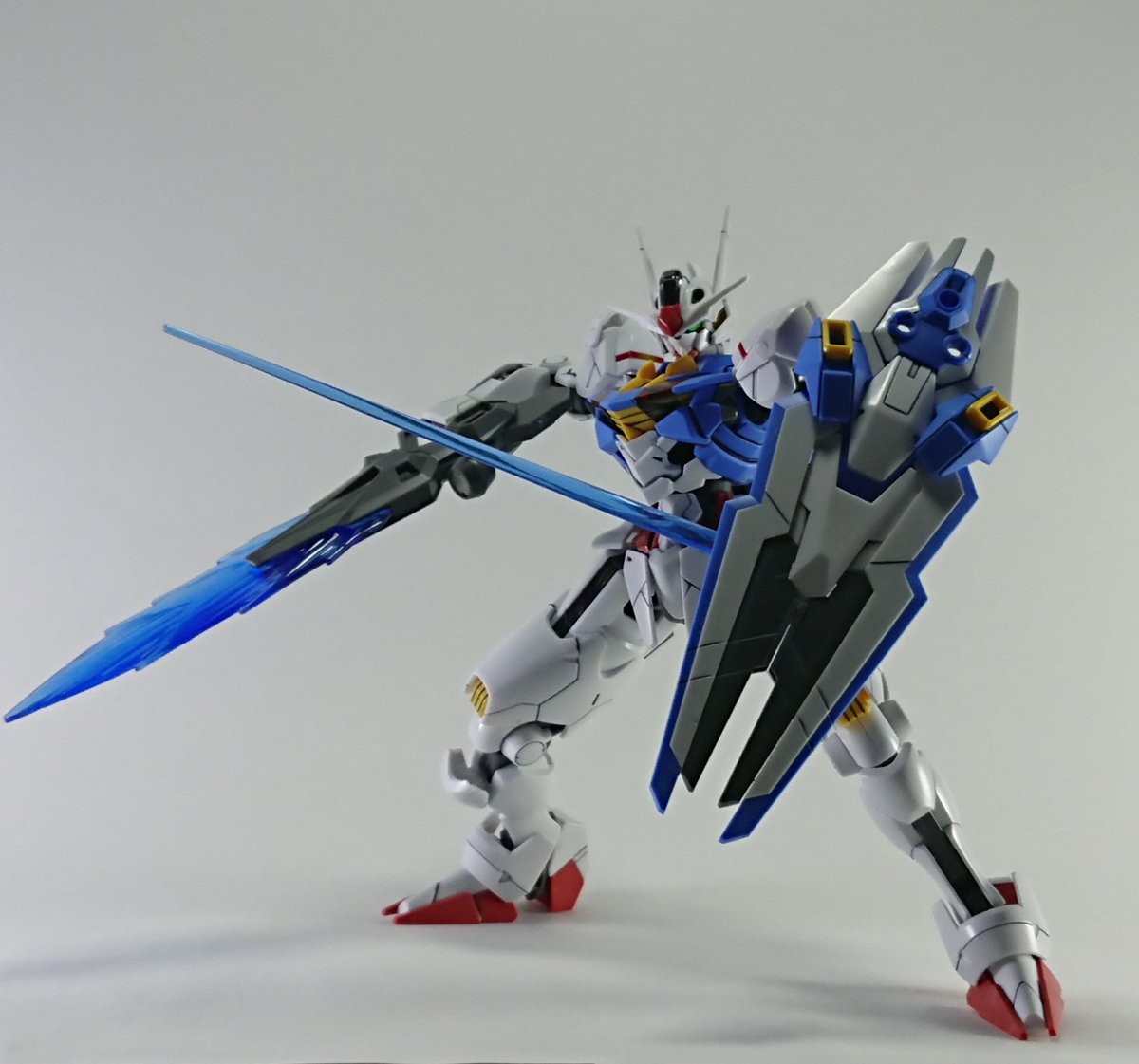 ASKY_GPVS's tweet photo. スミいれして #ガンダムエアリアル 作りました。
作成している時に今さらですがポリキャップなくなったことに気づきました。少し前までは手のパーツまでポリキャップのイメージだったのですが…
個人的にスミいれ用のマーカーでしているより塗装する方がやり易く感じます。
#ガンプラ #hg #水星の魔女 https://t.co/5O4ZrhBgdg