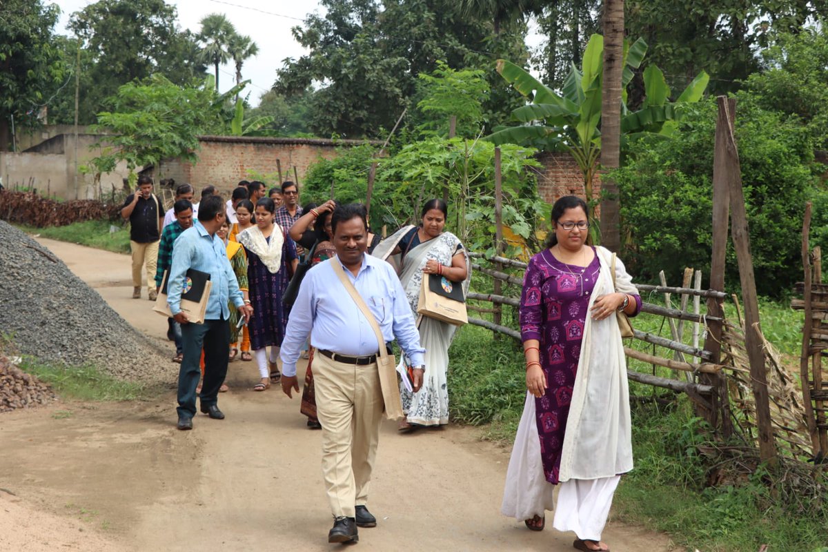 SDGOdisha's tweet photo. Day-2 takes us to the villages of @angul_dm . #SDG4ODISHA is committed to #LeaveNoOneBehind & ensures participation at the grassroot level of each District.
#onestepatatime
#LocalizingSDG
@CMO_Odisha @IPR_Odisha @PCDept_Odisha @mopr_goi @PradeepJenaIAS @manish0633 @SarojDash1962 https://t.co/C5PLRNZLXK