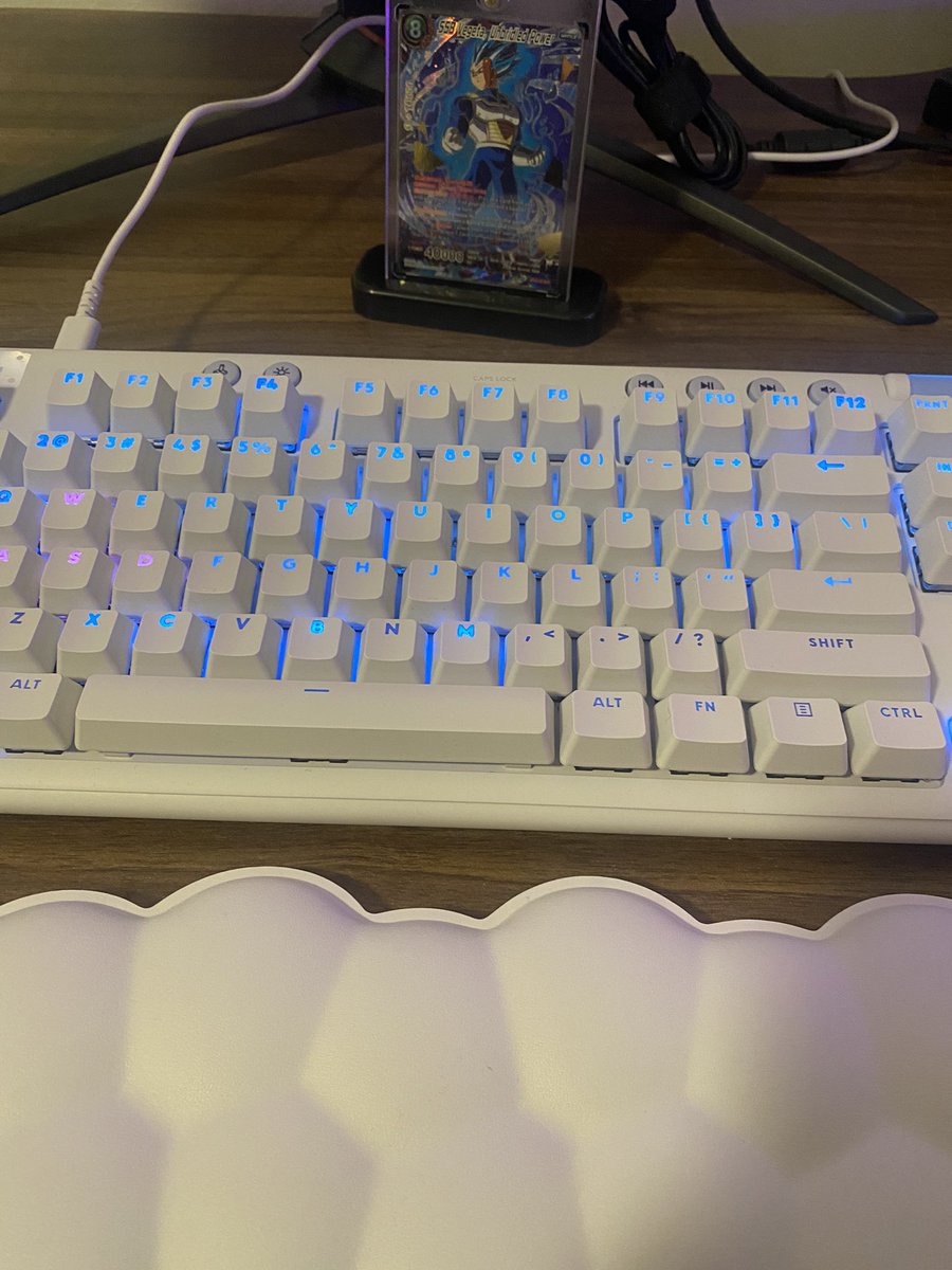 Phamburgerz's tweet photo. New keyboard, who dis? #logitech #logitechg713 #twitchstreamer #gamingkeyboard #gamer https://t.co/YZm1pFgnDK