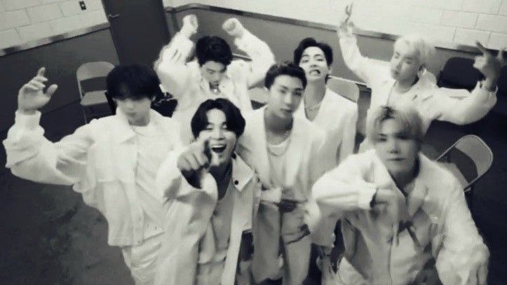 flytomynamu's tweet photo. my best friends for the rest of my life 🤗 https://t.co/CfbIL5p86I
