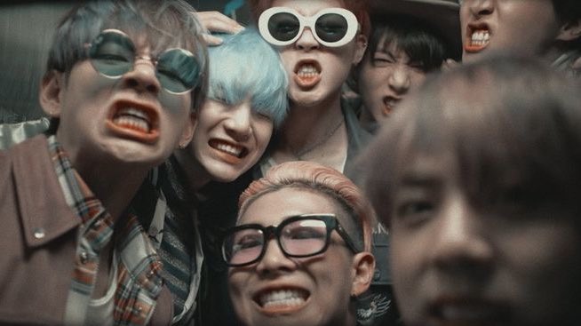 flytomynamu's tweet photo. my best friends for the rest of my life 🤗 https://t.co/CfbIL5p86I