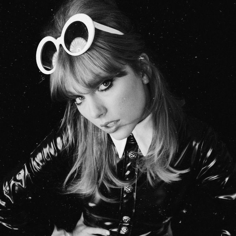 VoteForTaylor31's tweet photo. 🚨Mini Masiva
Comenta:
10 animales
10 asignaturas
10 prendas
10 colores
10 objetos

Meta: 300 comentarios + 50 rts
 I vote for #ARIAsTaylorSwift https://t.co/sr8fyVMZta