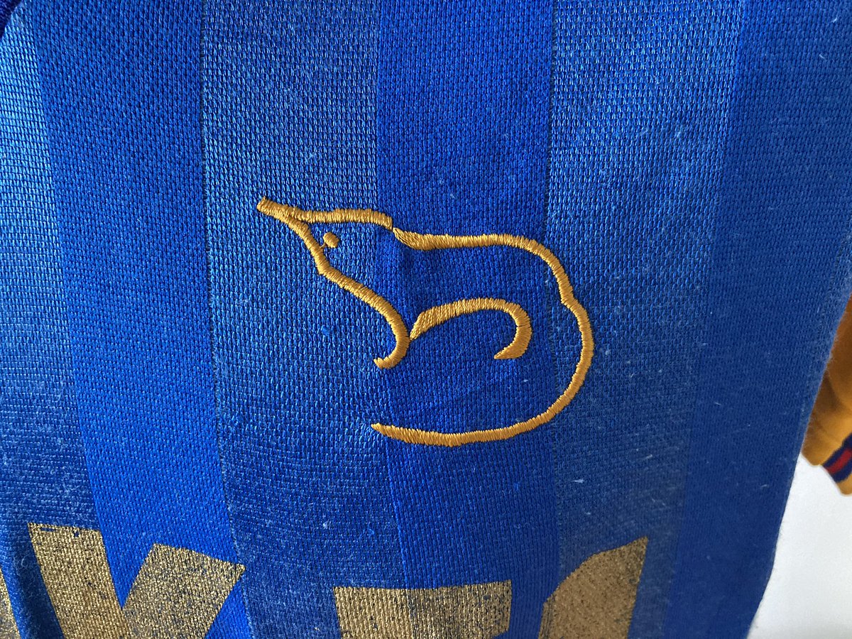 thejerseydudek's tweet photo. Recent pickup and one I’m willing to bet a lot of people haven’t seen before!

#ShrewsburyTown home shirt 1983/85 made by #Hobott and sponsored by Link 51

Very rare #STFC #ShrewsburyTown https://t.co/lFomIUQToq