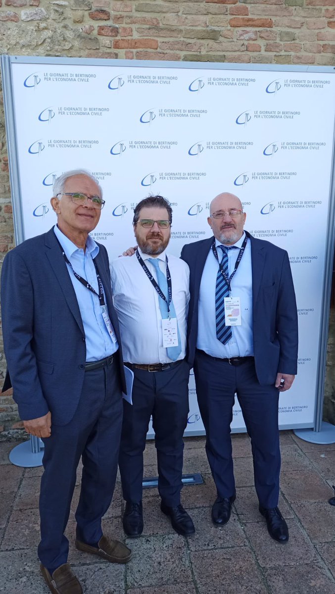 AgciNazionale's tweet image. RIcostruire un nuovo spazio politico ed economico. Includere per trasformare l’esistenza. Questi e altri i temi affrontati al #gdb2022.Presenti: R. Lelli, Consigliere di AGCI in @Aiccon, E.Monaci, Vicepresidente di AGCI Solidarietà e R.Colucci, Vicepresidente del @ConsorzioRuini