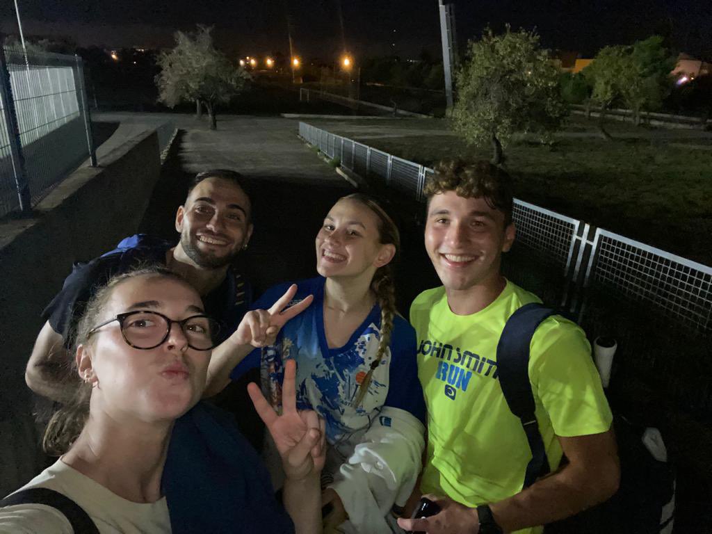 edf_uib's tweet photo. Para acabar bien la semana… un buen pádel del fin de semana!! Hacer deporte de manera constante y con amigos = mente sana🧠 @EFsaludable_UIB #22121_UIB https://t.co/fUWLrx5hDG