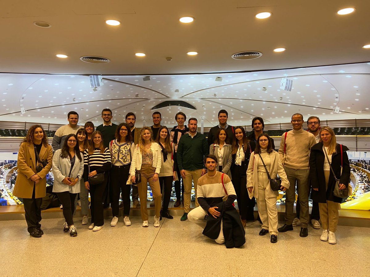 fleiriajs's tweet photo. Nos passados dias 10, 11 e 12 de outubro estevemos presente no Parlamento Europeu e no evento “9 for Youth” no âmbito do Ano Europeu da Juventude!
Agradecemos o convite à Eurodeputada @mmargmarques por esta oportunidade maravilhosa.
@LeitaoMarquesEP 
@jdalbuquerque 

#9foryou https://t.co/5MvVlCSbK7
