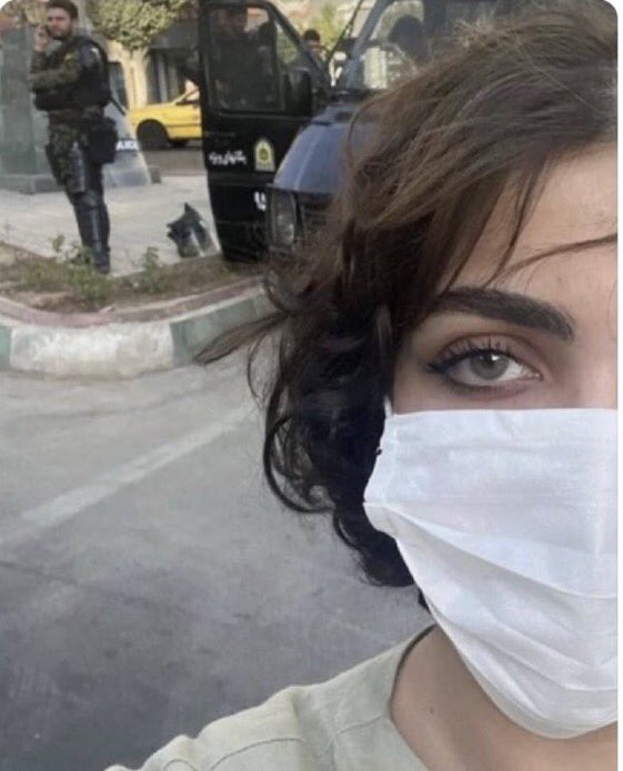 Wow, kippenvel ❤️🙏

De boodschap van de moedige vrouwen in #Iran aan de wereld: “We zullen het mooie Iran snel weer terug hebben! Steun alstublieft onze beweging waar u bent met wat u kunt!”#IranRevolutie #MahsaAmini #IranProtests #WomanLifeFreedom