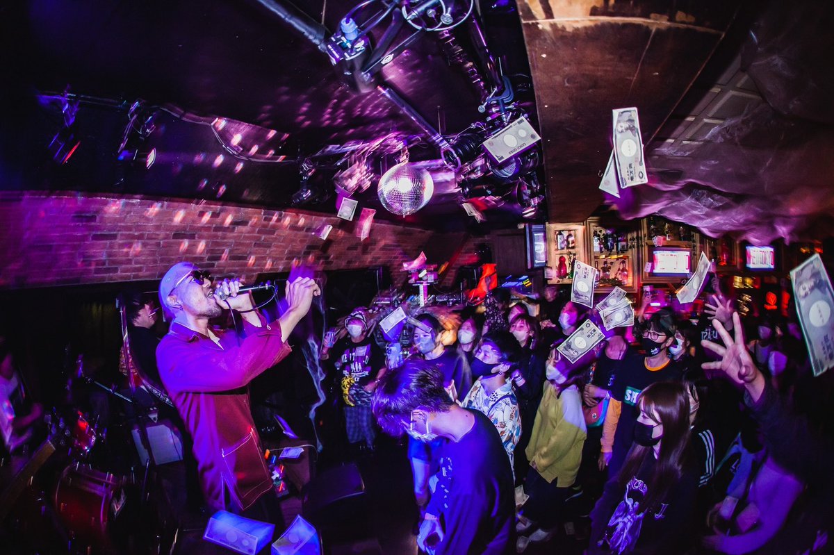 exception_tokyo's tweet photo. 3rd LIVE ACT

INNOSENT in FORMAL 😎

RUBYROOMとイノセンの親和性、想像以���に高くて、震えましたね！！
💸舞い、💸拾う温かい会場、ありがとうございました！

#渋谷区大阪 https://t.co/0njM9jb6Mb