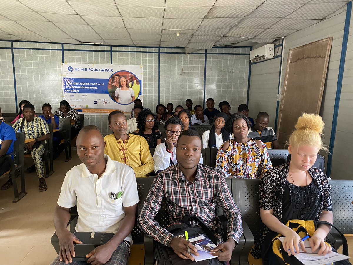EmmanuelGanse's tweet photo. Un espace de cocreation pour une meilleure implication des jeunes dans la création de conditions favorables à notre cohésion sociale. Les participants suivent une première communication de M. Ayeni Stanislas, contrôleur général de police.
#JeMimplique #Tonafa #Citoyen229 https://t.co/ACdtyEwHu0