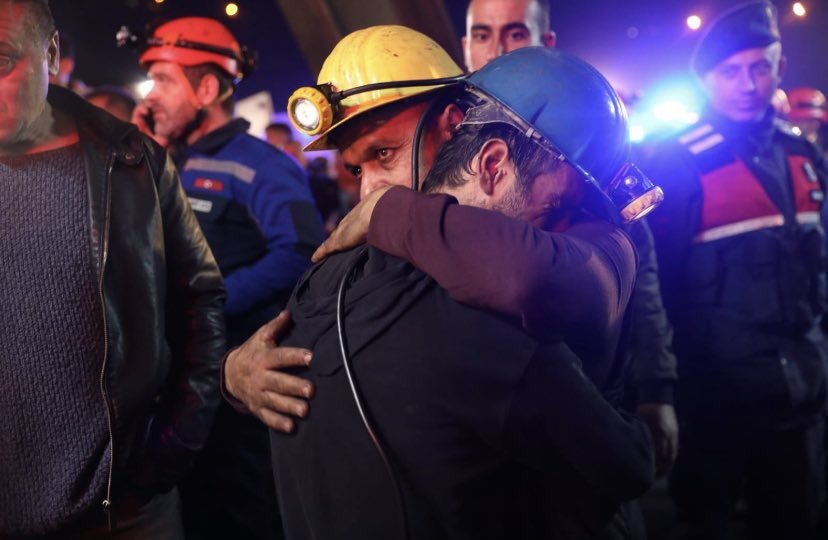 Amasra'da yaşanan aynı Ermenek, Kozlu ve Soma'da olduğu gibi kaza değil katliamdır. Sansür yasası bu gerçekleri saklamak içindir. Madencilere ve yakınlarına başsağlığı diliyoruz. Onların sesi olmaya devam edeceğiz #Bartın