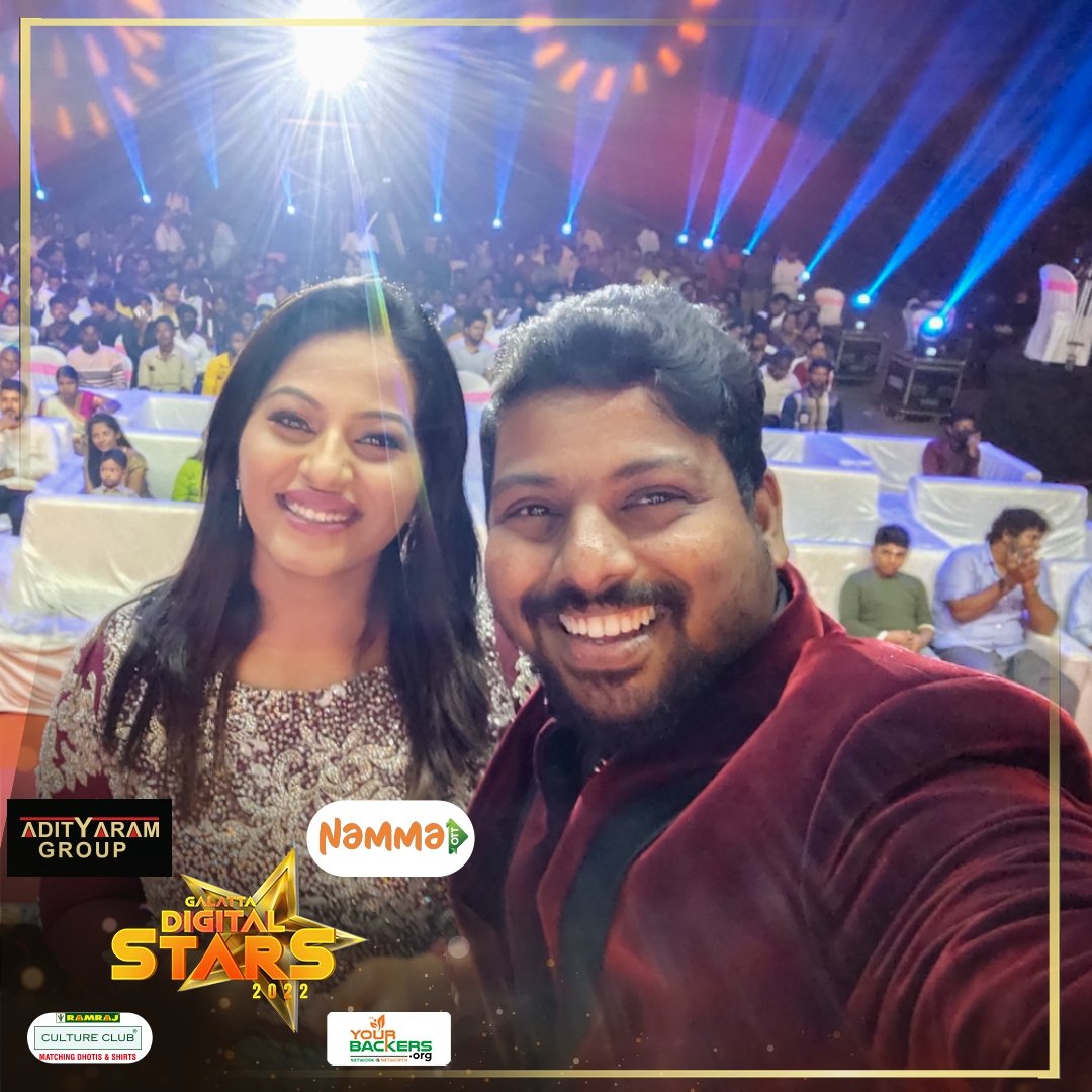 galattadotcom's tweet image. #Sathish and #Deepu, Favourite Tamil YouTube Couple click a memorable selfie with the gathering at the #GalattaDigitalStars2022 

@AdityaRam_CMD @AdityaramGroup #NammaOTT 
@Ramrajofficial @yourbackers @KrishYourbacker