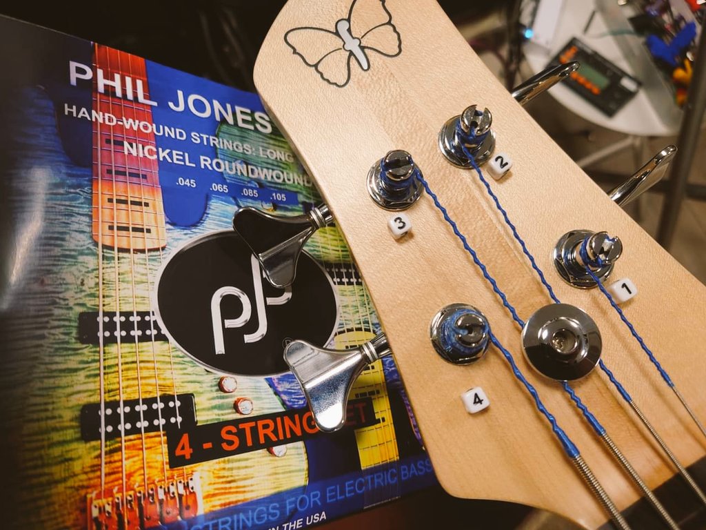 ties__store's tweet photo. Foderaの中でも一番シンプルなモナークP、弦をPJB弦に交換してみました。

https://t.co/ZzISkNTtNC

#tiesstore #foderaguitars 
#foderamonarch 
#precisionbass https://t.co/r90yBzflJZ