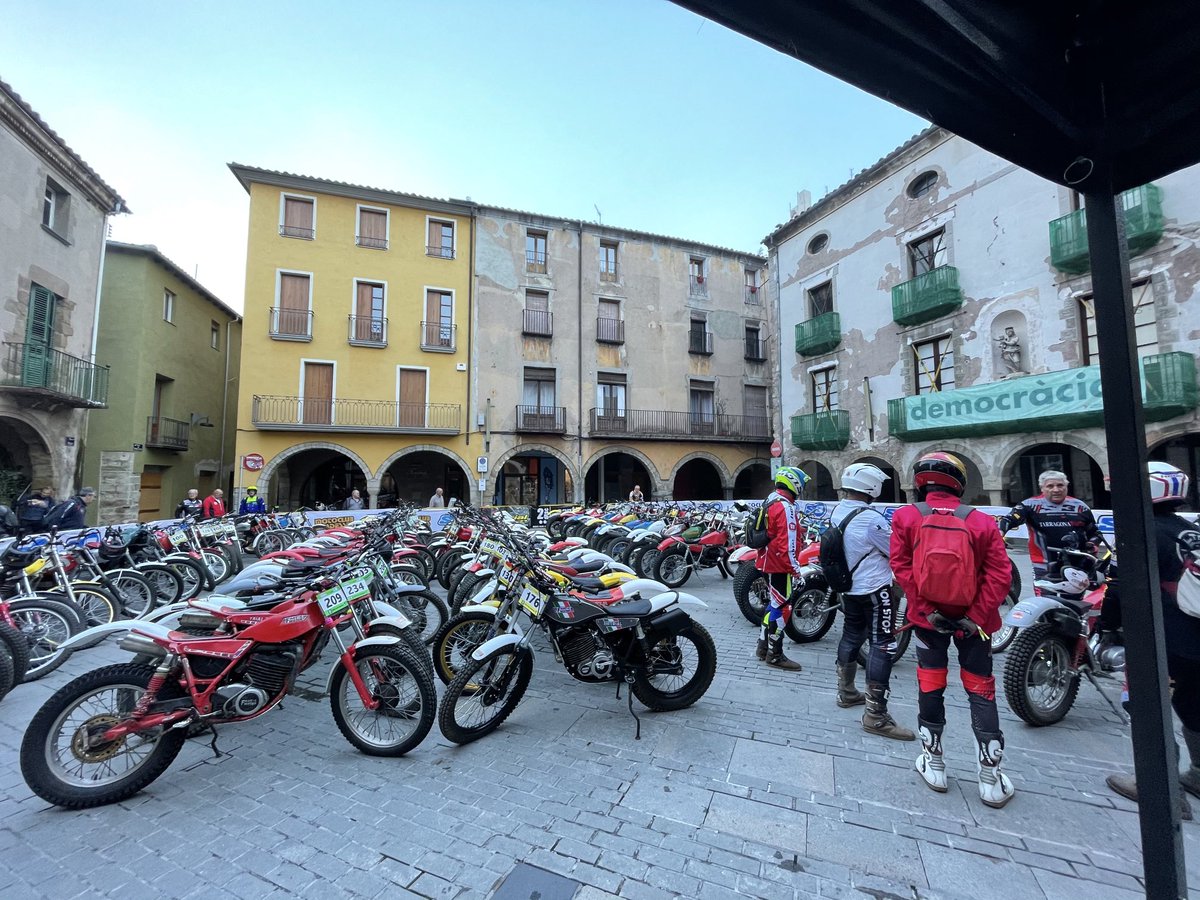 JordiVilarroda's tweet photo. I no diguis que no és maco, això! Les motos més veteranes del trial als 2 Dies Trial Santigosa Clàssic #2DTSC https://t.co/4oJq5jDu43