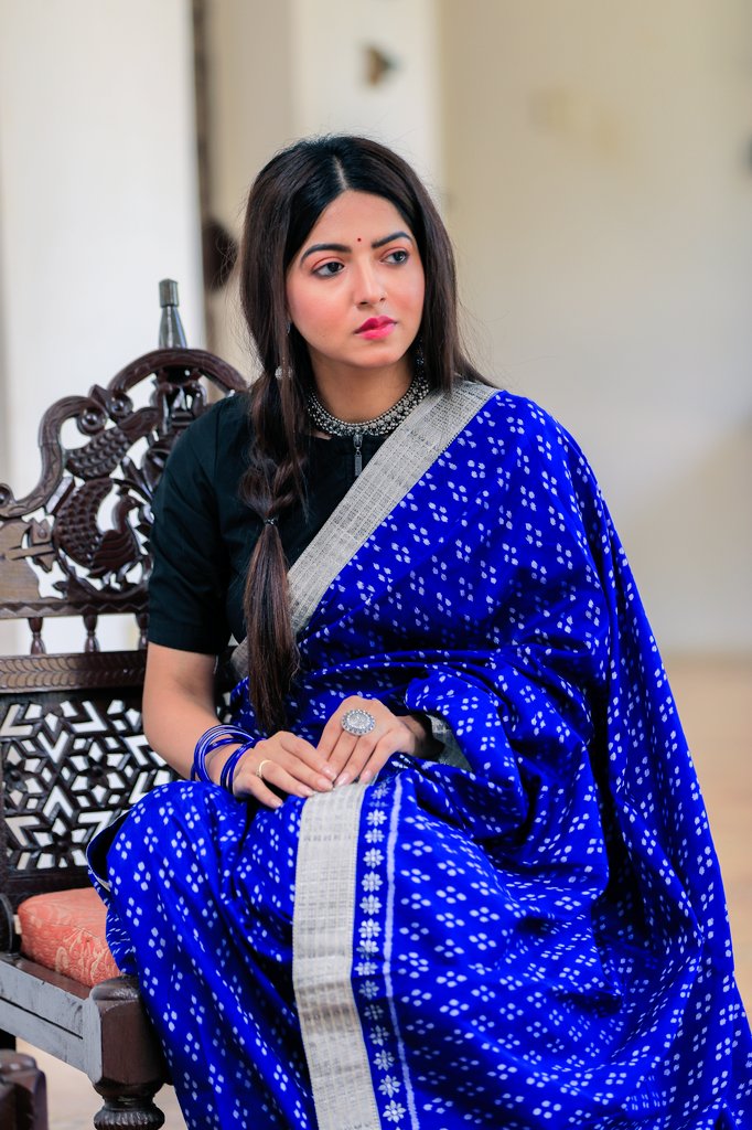 ShephaleeHouse's tweet photo. Shephalee every handcrafted designer #sarees are masterpieces that highlight the unusual traits of its extraordinary allure .
#Fashion #FDCI #lifestyle #shopping https://t.co/pjAgq1bhEg
