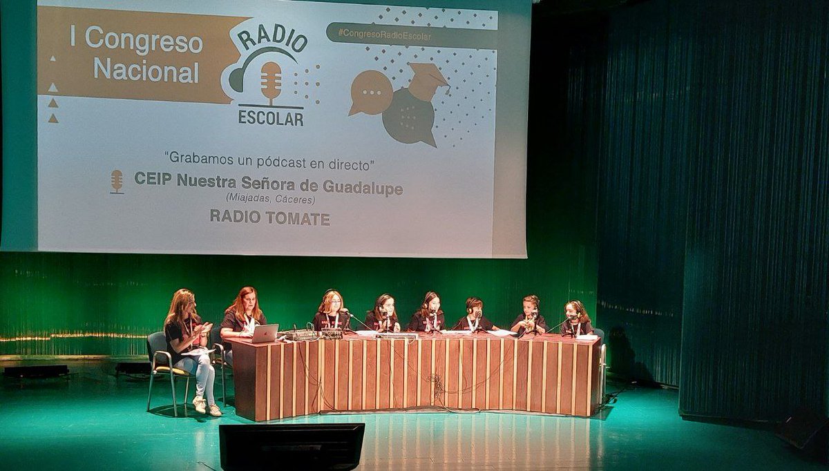 radiotomate's tweet photo. #ICongresoNacionaldeRadioEscolar emocionante mañana en la que hemos compartido vivencias, chismes, sentimientos, veracidad y todo esto de una forma divertida.  Viva la radio escolar.

@InnovacionForm @cprtrujillo @VictoriaCamposR https://t.co/sDINx5S9ix