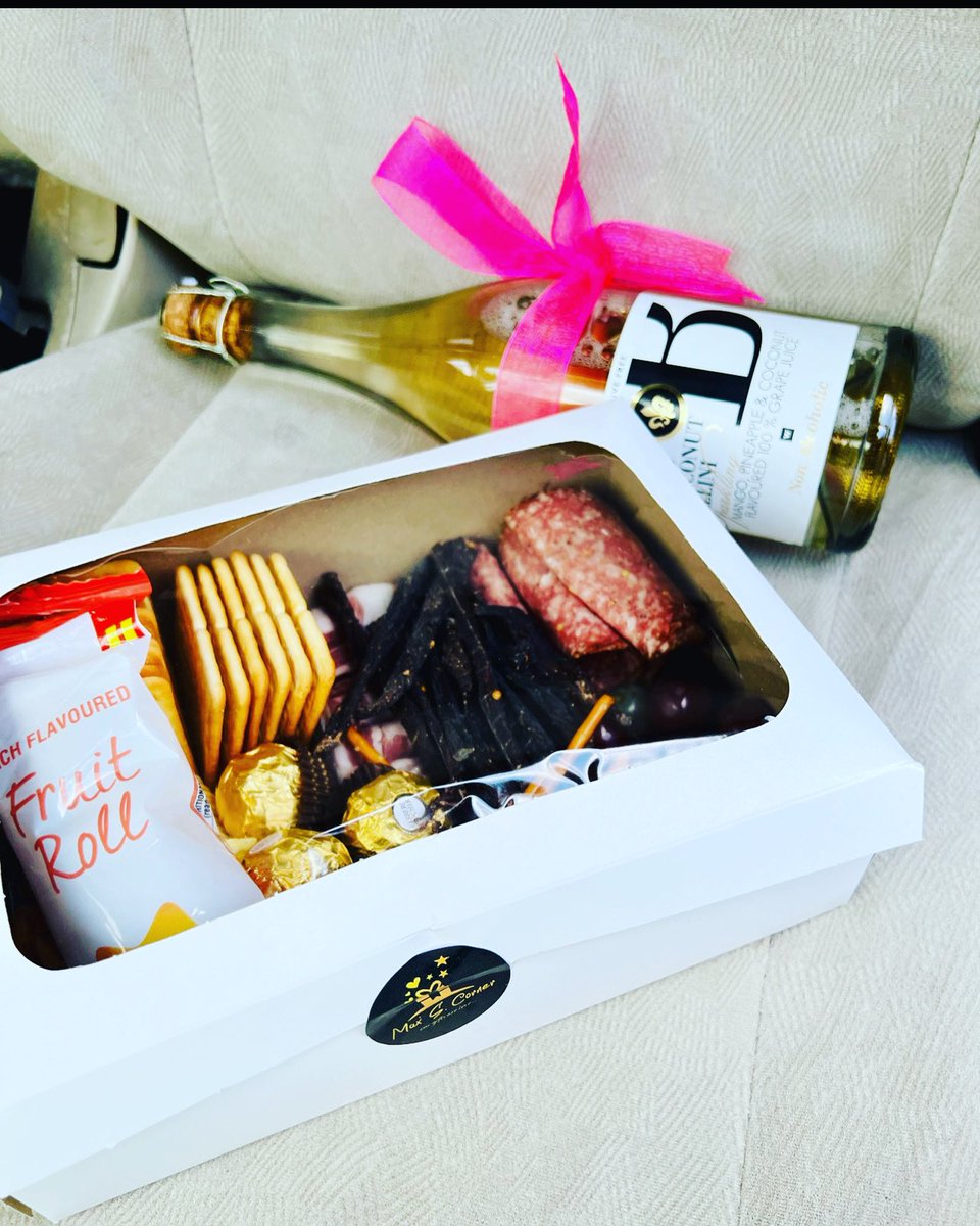 MaxSCorner01's tweet photo. Treat somebody you love to a #charcuteriebox and bottle of sparkling wine (alcoholic or non) for only M400
#charcuterie #treats #spoils #giftaday #giftideas #giftshop #giftstore #maxscorner #lesotho #goodiesbox #giftboxes #giftguide #giftgiving https://t.co/hp61EMUgGp