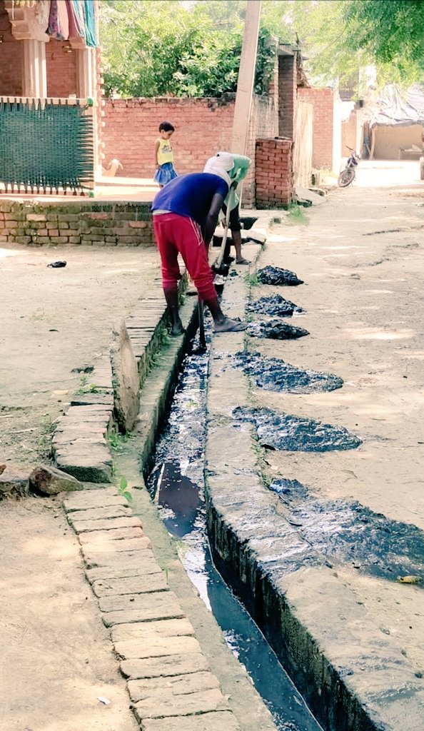 DproKannauj's tweet photo. आज दिनांक 15/10/2022 को जनपद की ग्रामीण क्षेत्रों में विशेष स्वच्छता अभियान के अंतर्गत साफ सफाई का कार्य युद्ध स्तर पर। @dm_kannauj @CMOfficeUP @anujias09 @uppanchayatiraj @apcuttarpradesh https://t.co/P7ciUw4NjR