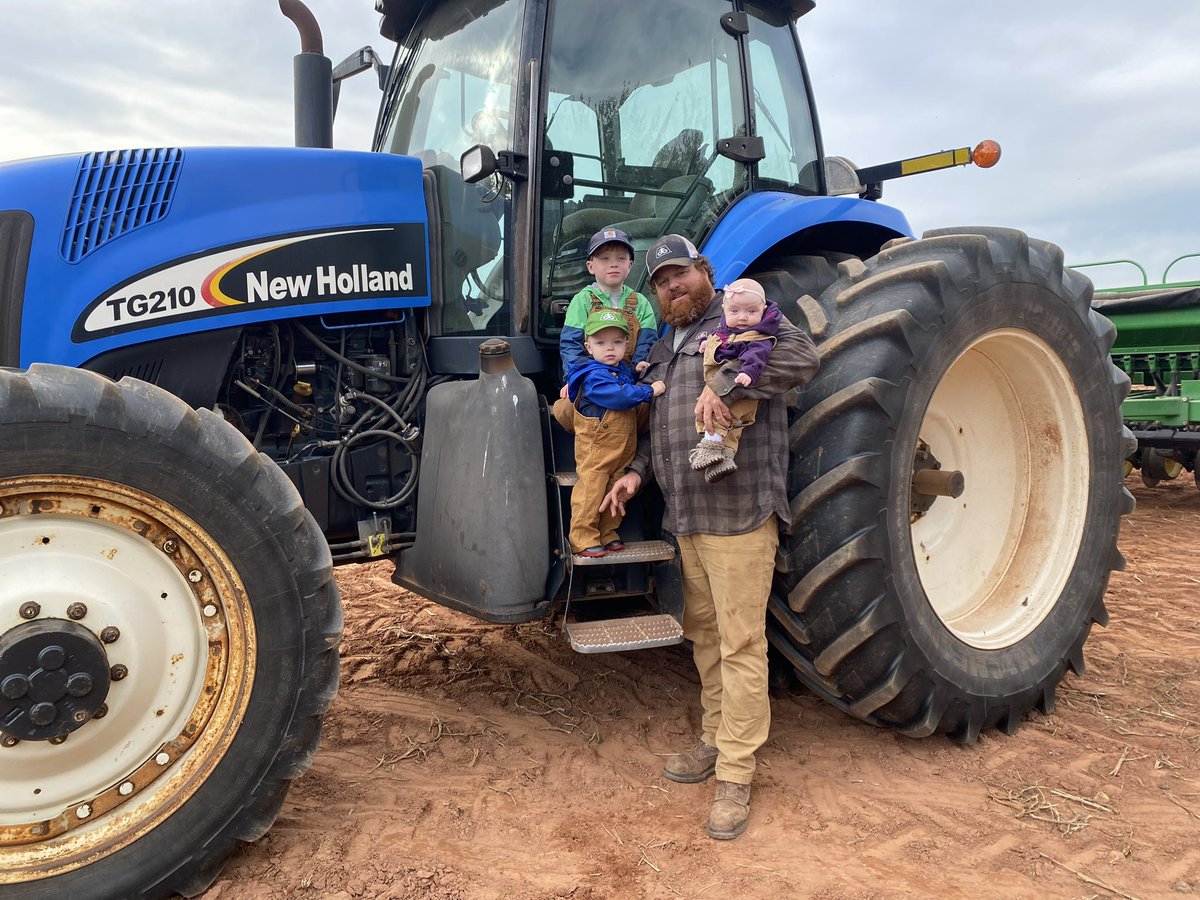 ryanhamill11's tweet photo. The whole gang came out to get some #wheat in yesterday. Strategically after the @PioneerSeedsCA plots went in. #plant23 #fullcab @Carhartt https://t.co/uGjoKBF8cL