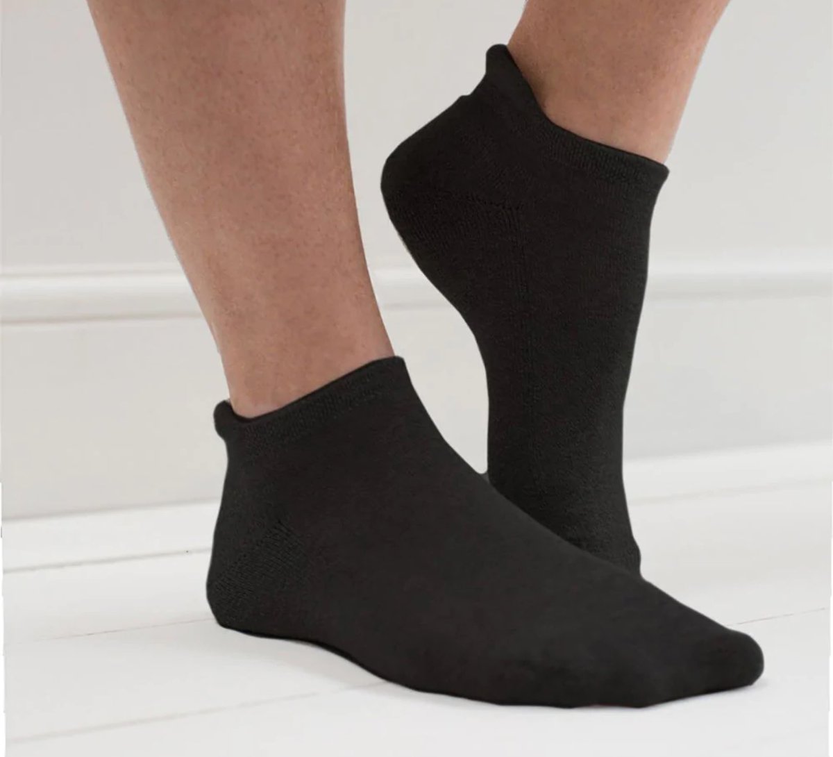 albellisimo's tweet photo. @onecolfer @adidasoriginals @willherbert No socks is fine and dandy T. 
Trainers socks on the other hand are a gateway drug to wearing tights in my book. #footnude #fancyfree https://t.co/X3TnNES7b0