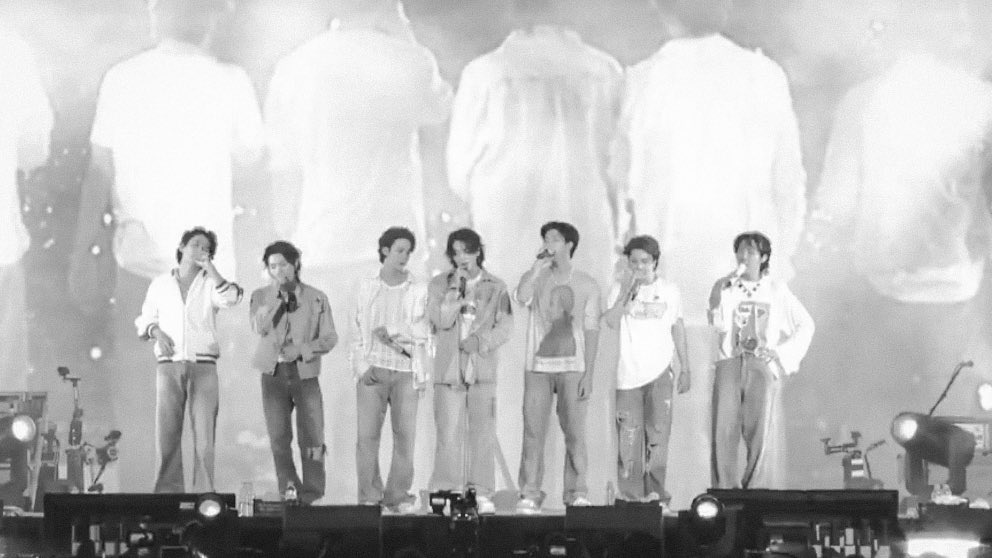 tehyungiee's tweet photo. my forever 🤍 https://t.co/fCVwOwX8Qd