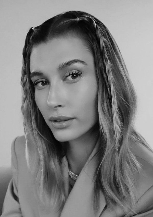 ↝ Hailey Bieber As Amanda Grindelwald. (Secundario)