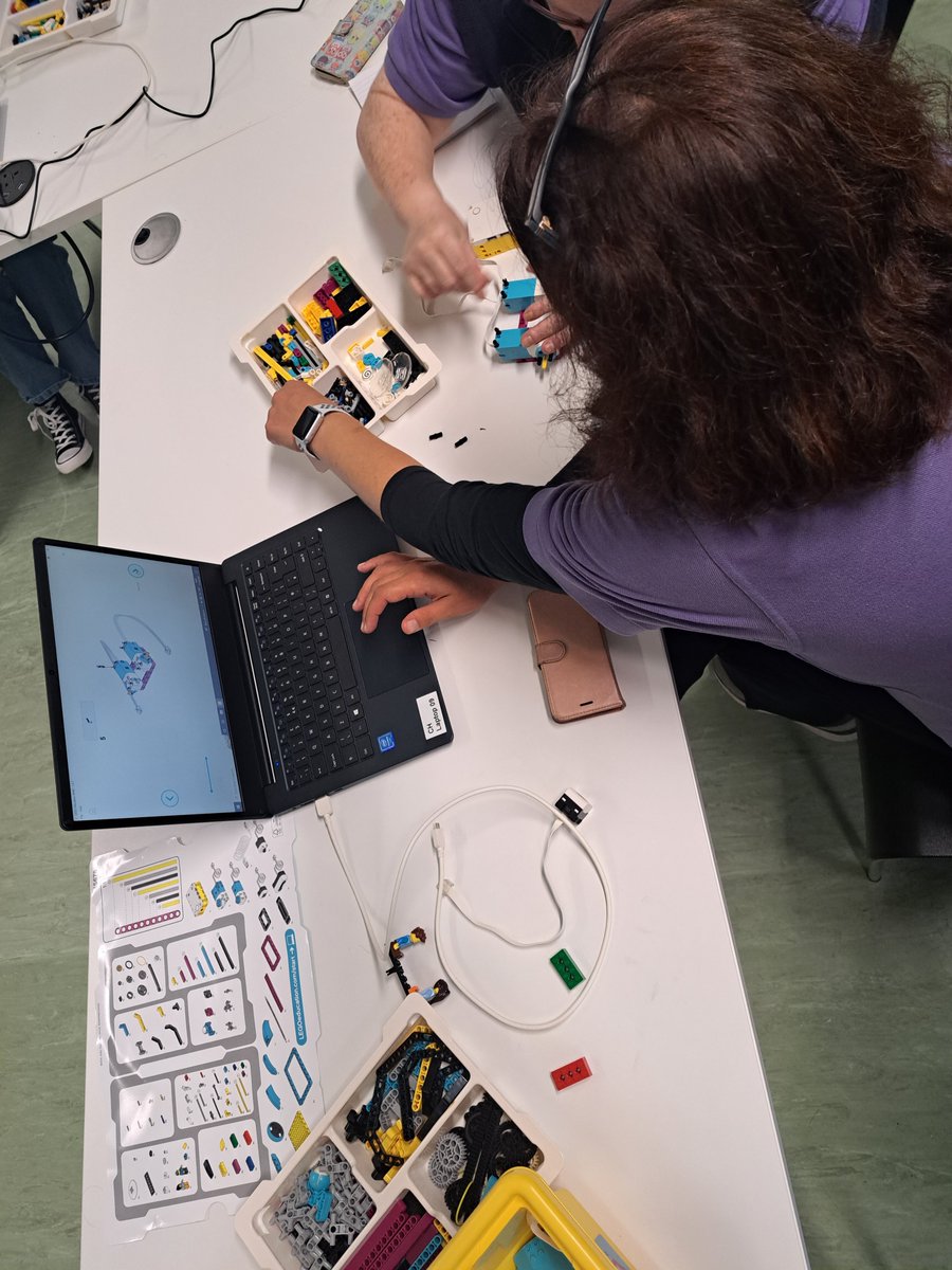 A busy morning here @TUS_Athlone_ with @Learnit_Ireland and @IrishGirlGuides experimenting with LEGO in preparations for the @firstlegoleague ! @JMBurns99 @Niaseery @Ronandunbar #STEMeducation #womeninSTEM